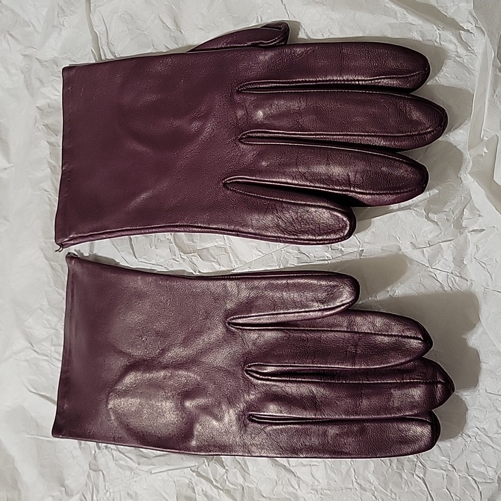 Neiman Marcus Burgundy  Gloves